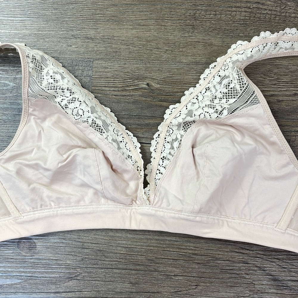 Wacoal Women's Embrace Lace Soft Cup Bra, nude color, size 36.